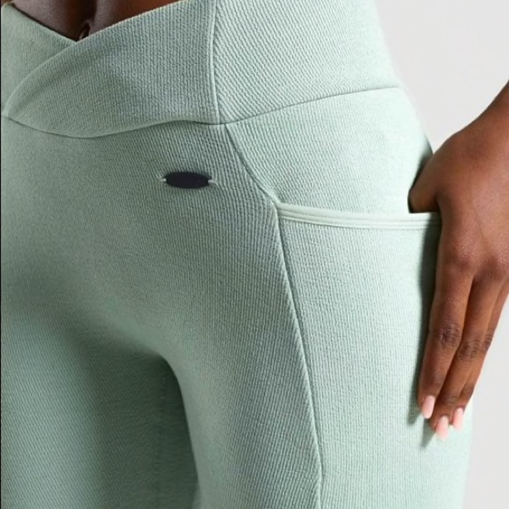 Gymshark Poised Cropped Leggings